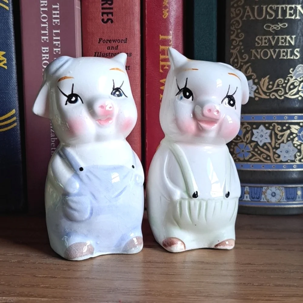 Vtg MCM Pigs Salt & Pepper Shakers Taiwan R.O.C. Original Label Piggies Ceramic